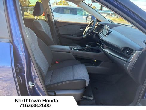 Used 2023 Nissan Rogue SV image 10