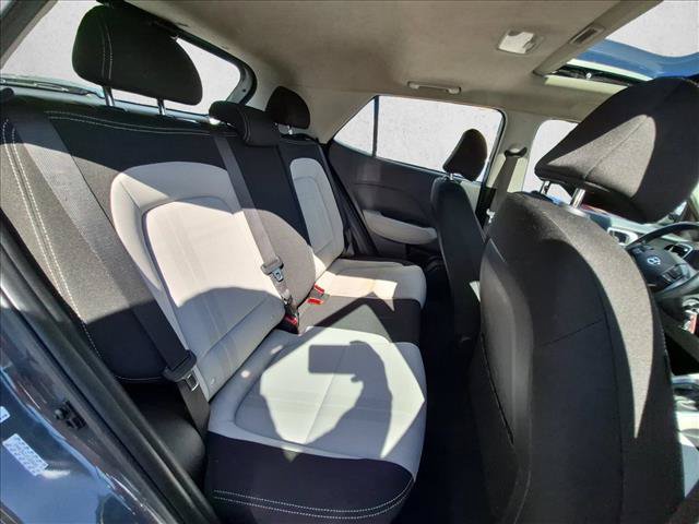 Used 2023 Hyundai Venue SEL FWD image 19