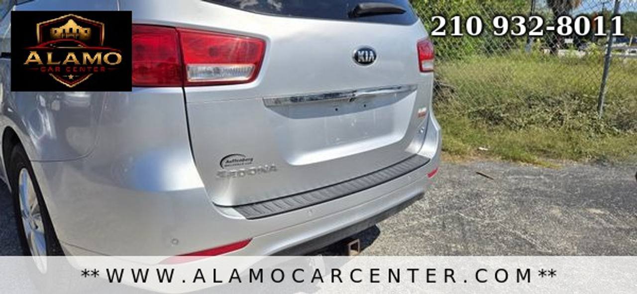 Used 2017 Kia Sedona LX w/ LX Essentials Premium Package FWD image 11