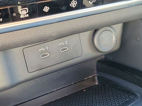 Used 2025 Nissan Rogue SV image 28