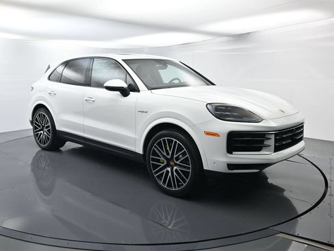 Certified 2026 Porsche Cayenne E-Hybrid AWD/4WD image 17