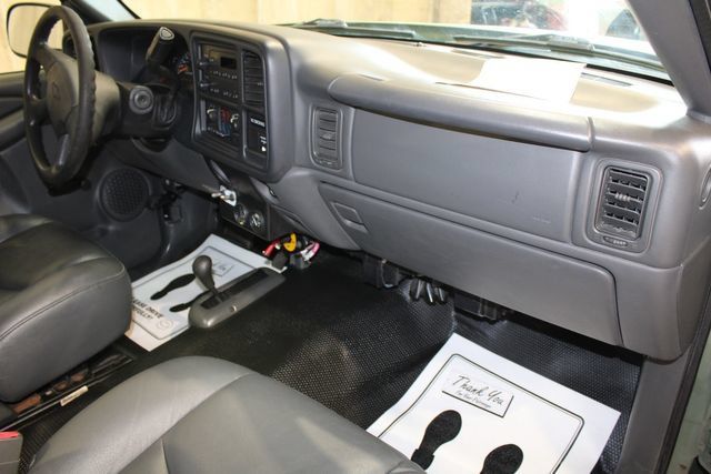 Used 2006 Chevrolet Silverado 2500 W/T w/ Heavy-Duty Power Package AWD/4WD image 15