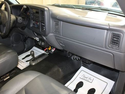 Used 2006 Chevrolet Silverado 2500 W/T w/ Heavy-Duty Power Package image 15