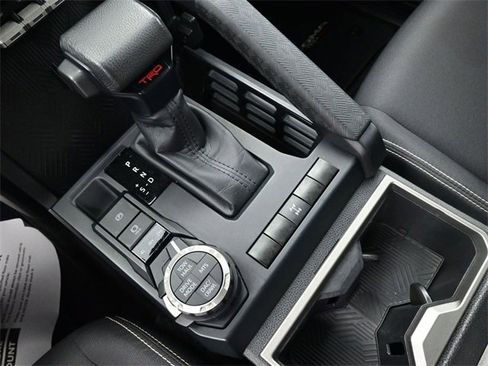 Used 2024 Toyota Tacoma TRD Off-Road image 9