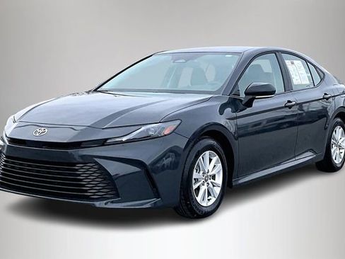 Used 2025 Toyota Camry LE image 2
