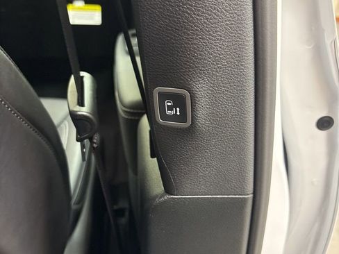 New 2026 Chrysler Pacifica Select FWD image 33