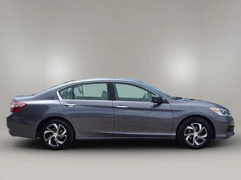 Used 2017 Honda Accord LX image 4