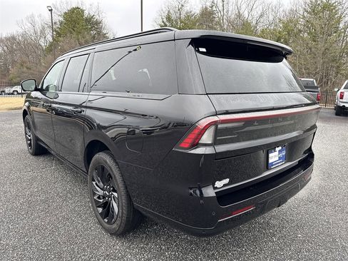 Used 2025 Lincoln Navigator L Reserve w/ Jet Appearance Package image 5