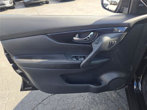 Used 2020 Nissan Rogue SL w/ Premium Package image 22