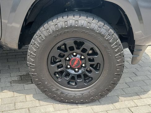Used 2022 Toyota Tacoma SR5 RWD image 8