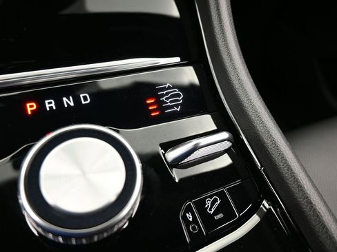 Used 2024 Jeep Grand Cherokee L Overland w/ Advanced Protech Group III image 32