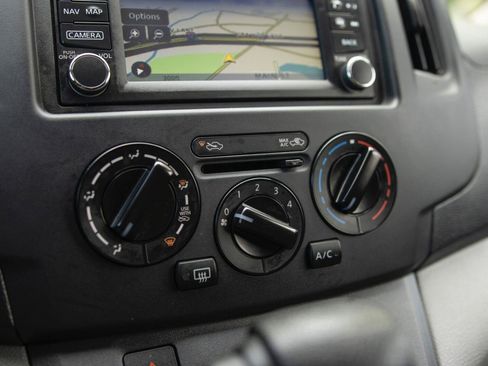 Used 2017 Chevrolet City Express LT w/ Technology Package FWD image 9