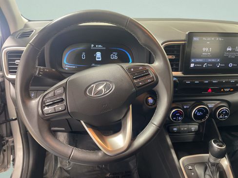 Used 2025 Hyundai Venue SEL FWD image 16