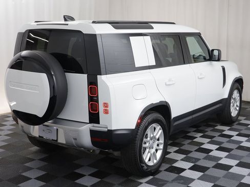 Used 2025 Land Rover Defender 110 S image 19