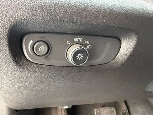 Used 2018 Chevrolet Traverse LS image 19