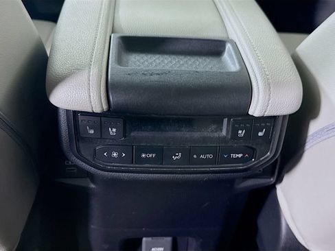Used 2024 Toyota Grand Highlander AWD image 29