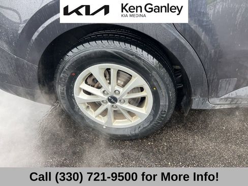 Used 2024 Kia Carnival LX FWD image 23