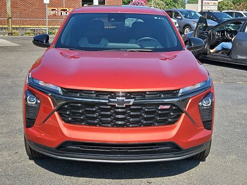 Used 2024 Chevrolet Trax RS w/ Sunroof Package FWD image 2