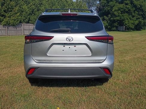 Used 2020 Toyota Highlander XLE AWD/4WD image 6