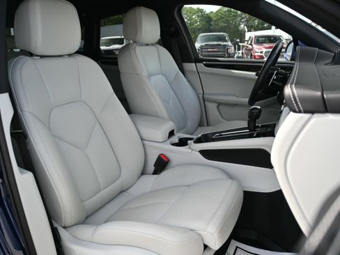 Used 2024 Porsche Macan w/ Premium Plus Package image 18