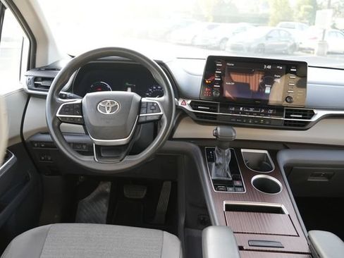 Used 2021 Toyota Sienna LE FWD image 19