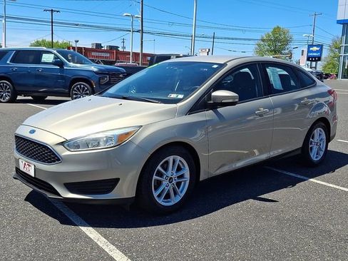 Used 2015 Ford Focus SE FWD image 3