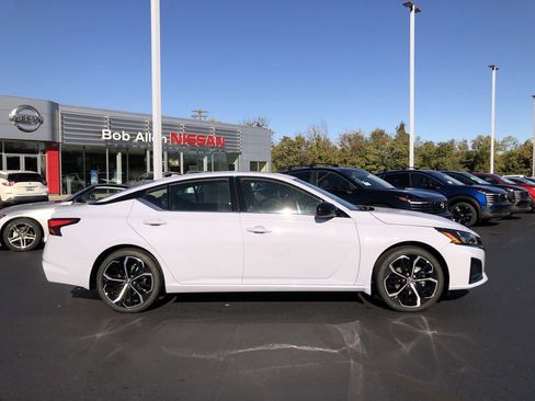 New 2025 Nissan Altima 2.5 SR w/ SR Premium Package image 14