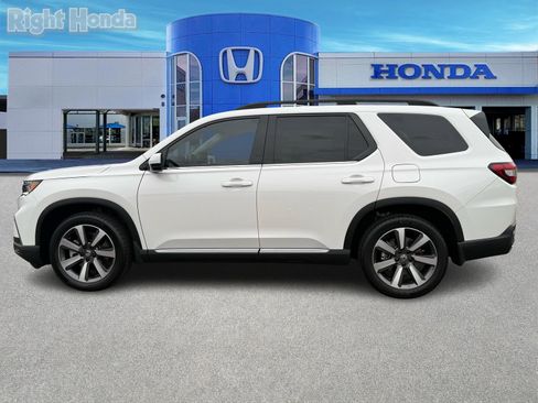 Certified 2024 Honda Pilot Touring image 4