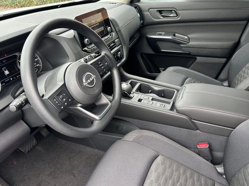 New 2025 Nissan Pathfinder S image 10