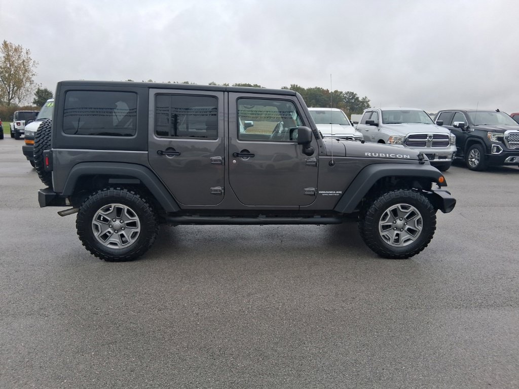 Used 2016 Jeep Wrangler Unlimited Rubicon w/ Connectivity Group AWD/4WD image 8