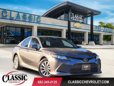 Used 2023 Toyota Camry LE image 1