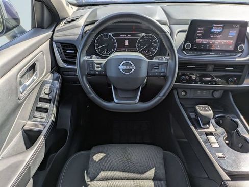 Used 2025 Nissan Rogue SV FWD image 18
