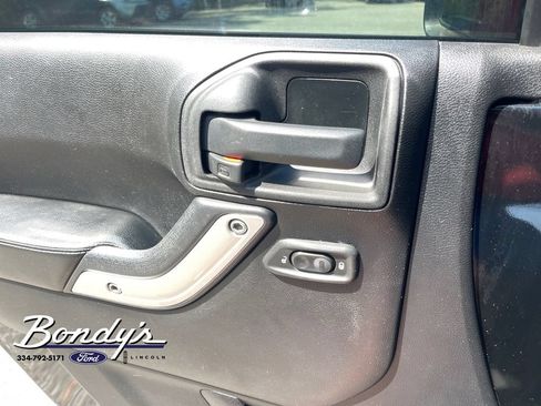 Used 2013 Jeep Wrangler Unlimited Sport AWD/4WD image 8