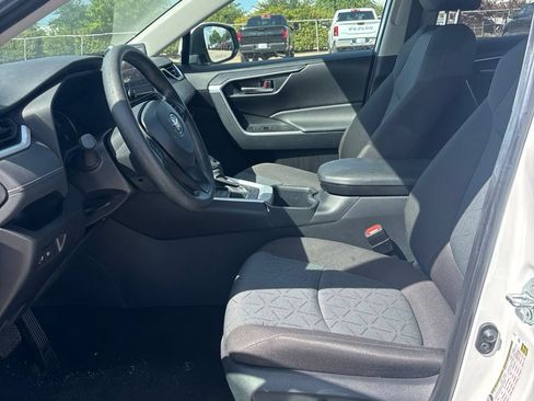 Used 2025 Toyota RAV4 XLE AWD/4WD image 5