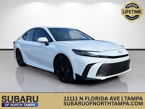 Used 2025 Toyota Camry SE FWD image 1