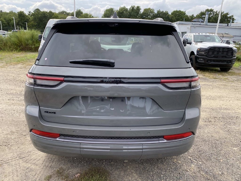 New 2027 Jeep Grand Cherokee Limited AWD/4WD image 4