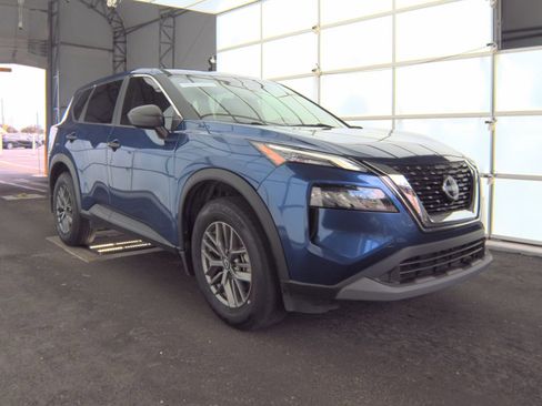 Used 2023 Nissan Rogue S image 4