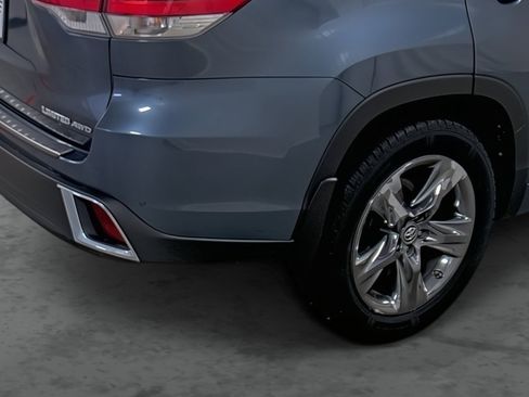 Used 2019 Toyota Highlander Limited Platinum image 12