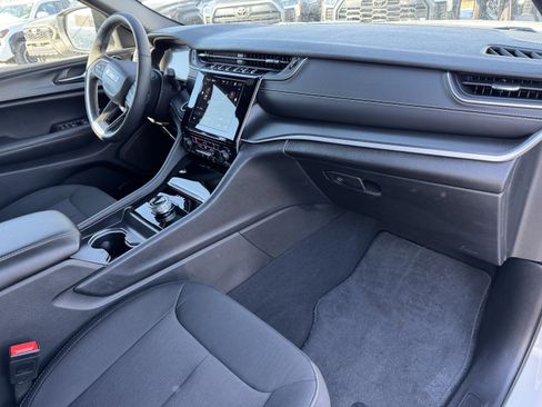 Used 2024 Jeep Grand Cherokee Laredo w/ Luxury Tech Group I image 37