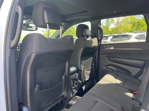 Used 2018 Jeep Grand Cherokee Laredo AWD/4WD image 18