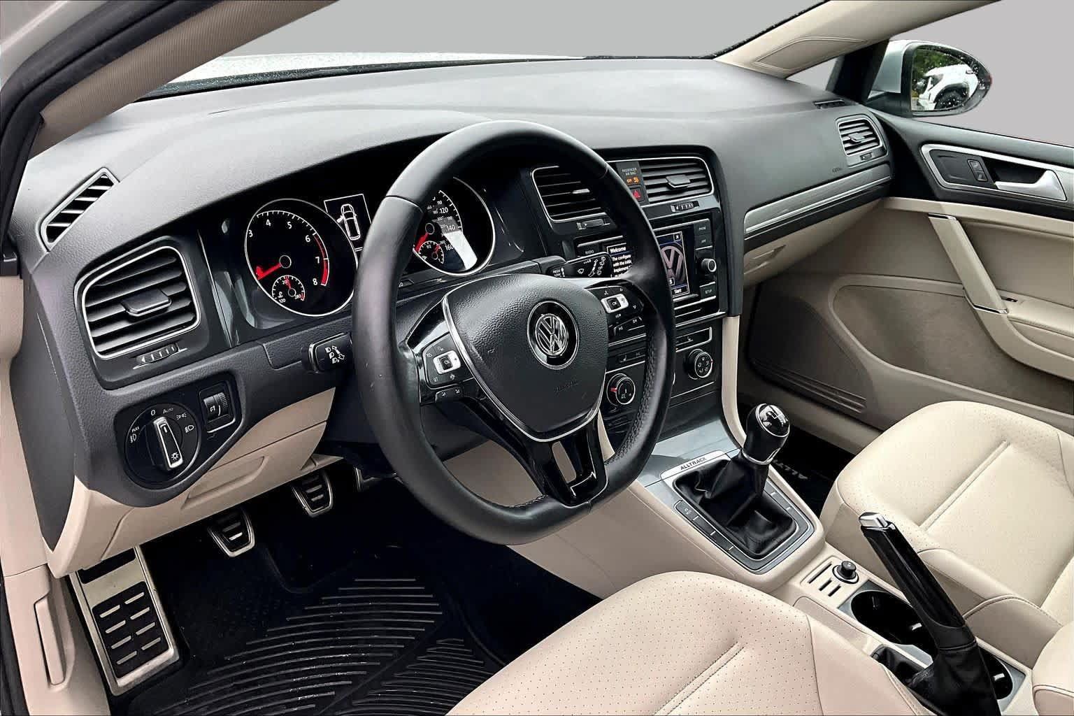 Used 2019 Volkswagen Golf Alltrack S AWD/4WD image 16