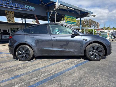 Used 2025 Tesla Model Y Long Range image 7