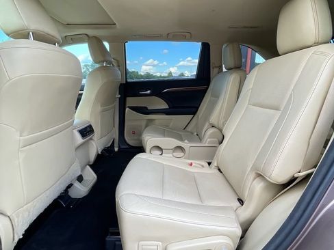 Used 2017 Toyota Highlander Limited FWD image 29