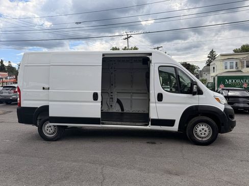 Used 2025 RAM ProMaster 2500 w/ Convenience Group FWD image 11