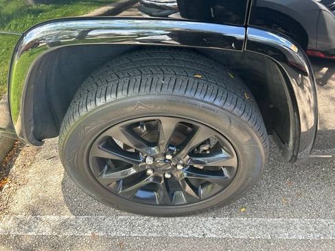 Used 2021 Jeep Grand Cherokee Laredo X AWD/4WD image 5