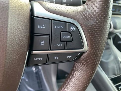 Used 2022 Toyota Sienna Platinum image 23