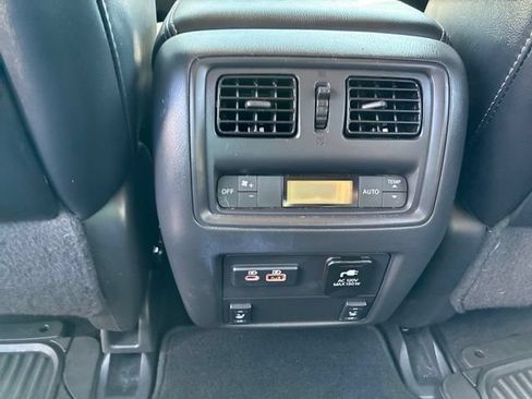 Used 2019 Nissan Pathfinder SL AWD/4WD image 25