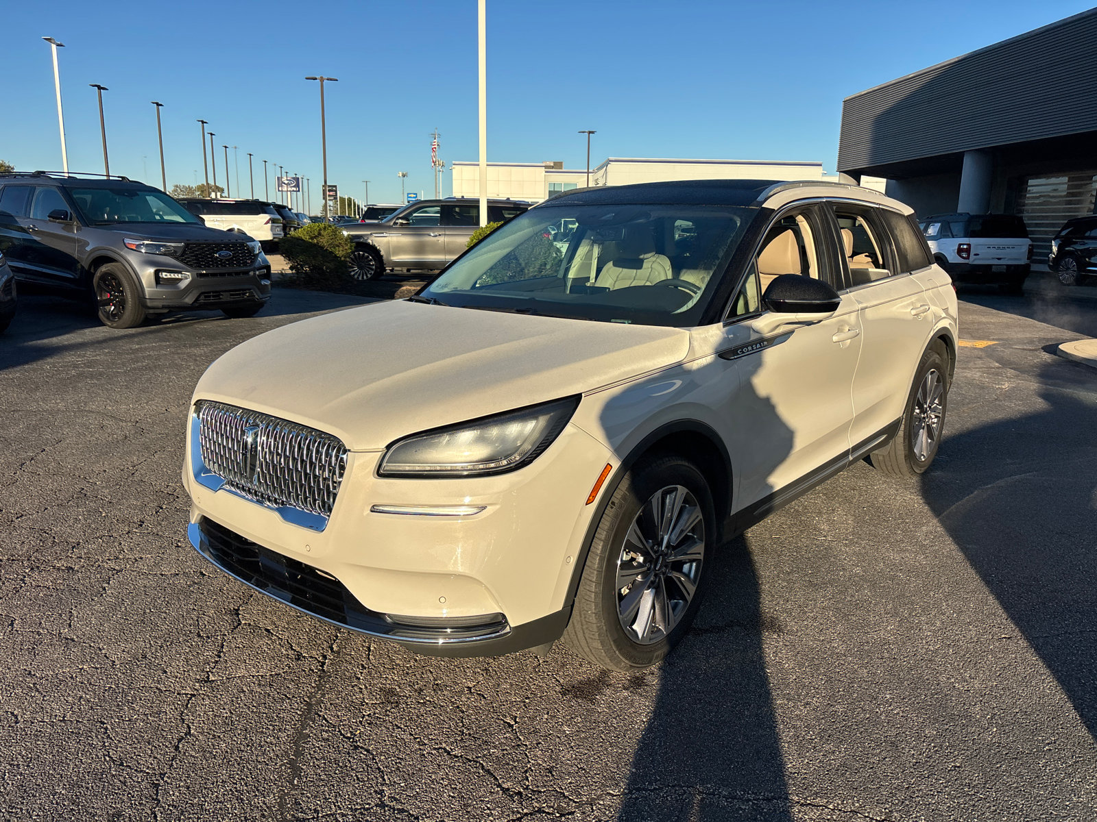 Used 2022 Lincoln Corsair Reserve w/ Equipment Group 201A AWD/4WD image 3