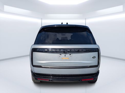 Used 2023 Land Rover Range Rover Long Wheelbase SE image 7