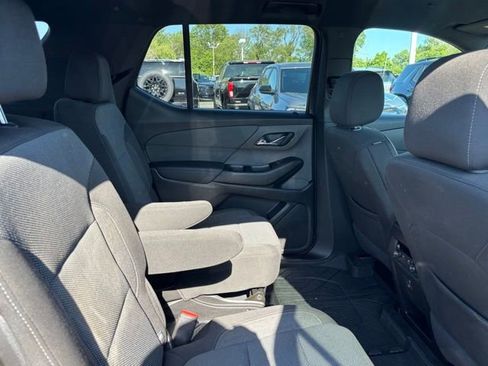 Certified 2023 Chevrolet Traverse LT FWD image 18